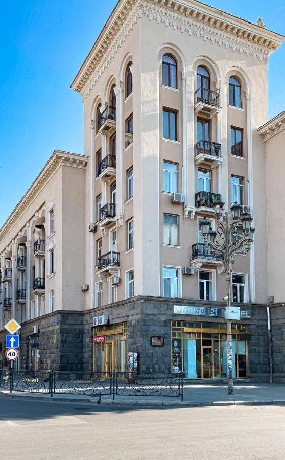 Готель 21 На удачу Руставі Екстер'єр фото